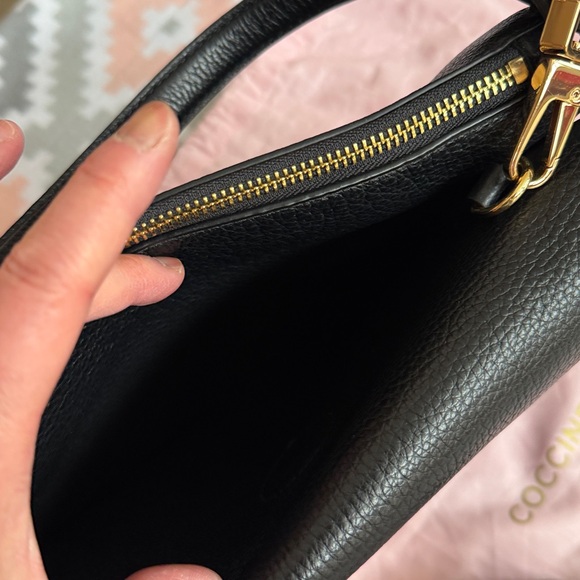 NWT Coccinelle Arlettis Black Leather Handbag detachable crossbody strap Medium - Picture 9 of 16